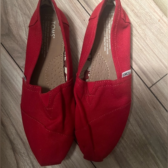 Toms red shoes never worn - Picture 3 of 4